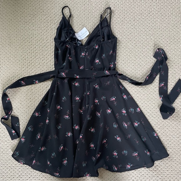 Windsor Faux Wrap Black Floral Dress sooo flattering!! - Picture 2 of 3